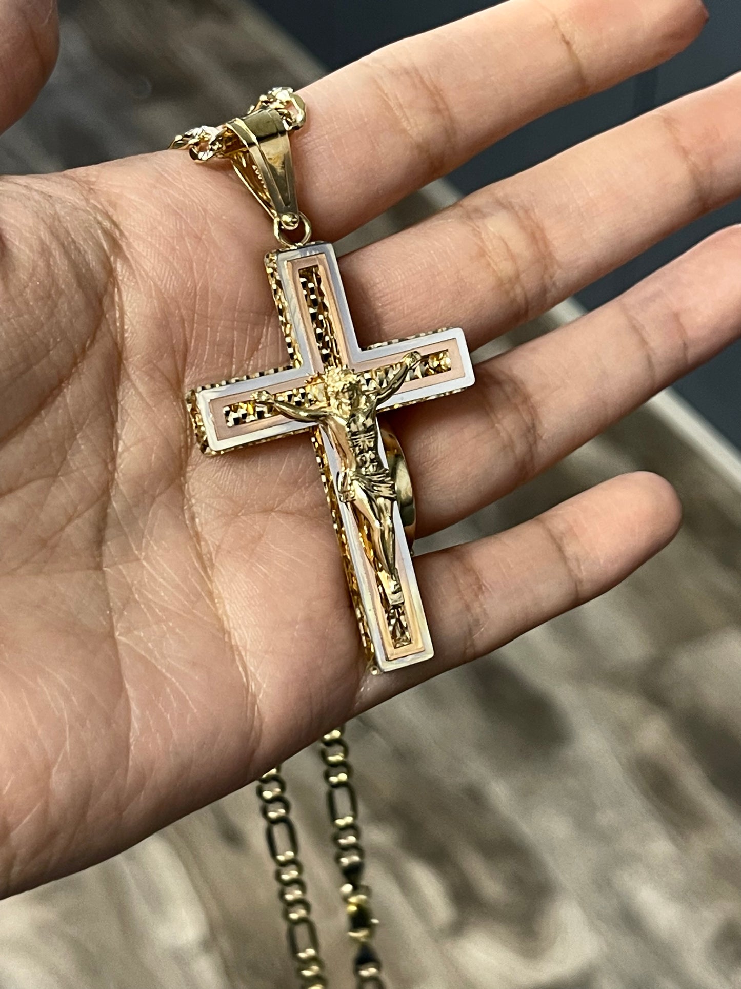 14K Gold Cross Pendant & Chain Set